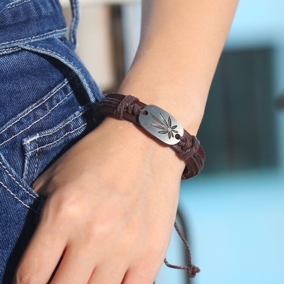 👑maple leaf leather bracelet - Picture 7 of 7